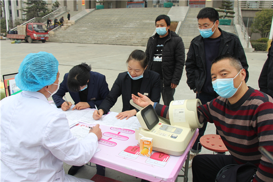 人民警察一心為民，捋袖捐血鐵血柔情——安康市公安局積極開展冬季獻(xiàn)血活動(dòng)