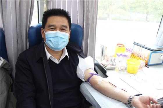 人民警察一心為民，捋袖捐血鐵血柔情——安康市公安局積極開展冬季獻(xiàn)血活動(dòng)