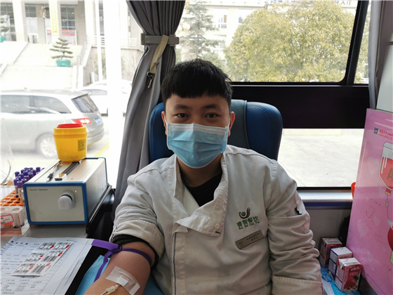 人民警察一心為民，捋袖捐血鐵血柔情——安康市公安局積極開展冬季獻(xiàn)血活動(dòng)