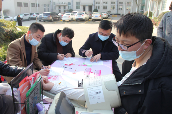 血液是生命的禮物——中國聯(lián)通安康市分公司、安康大數(shù)據(jù)運(yùn)營有限公司聯(lián)合開展冬季應(yīng)急獻(xiàn)血活動(dòng)