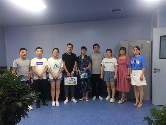 戰(zhàn)高溫 斗酷暑 守崗位 保供應(yīng) ——安康市中心血站開(kāi)展夏季慰問(wèn)活動(dòng)