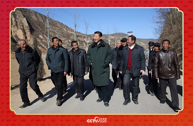 2015年春節(jié)前夕，習(xí)近平總書記回到陜西延安梁家河村看望鄉(xiāng)親。